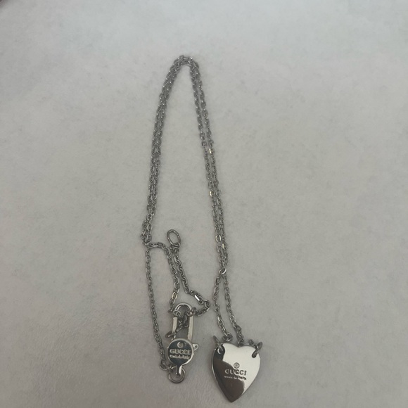 Gucci Silver Box Chain Heart Necklace - Picture 2 of 3